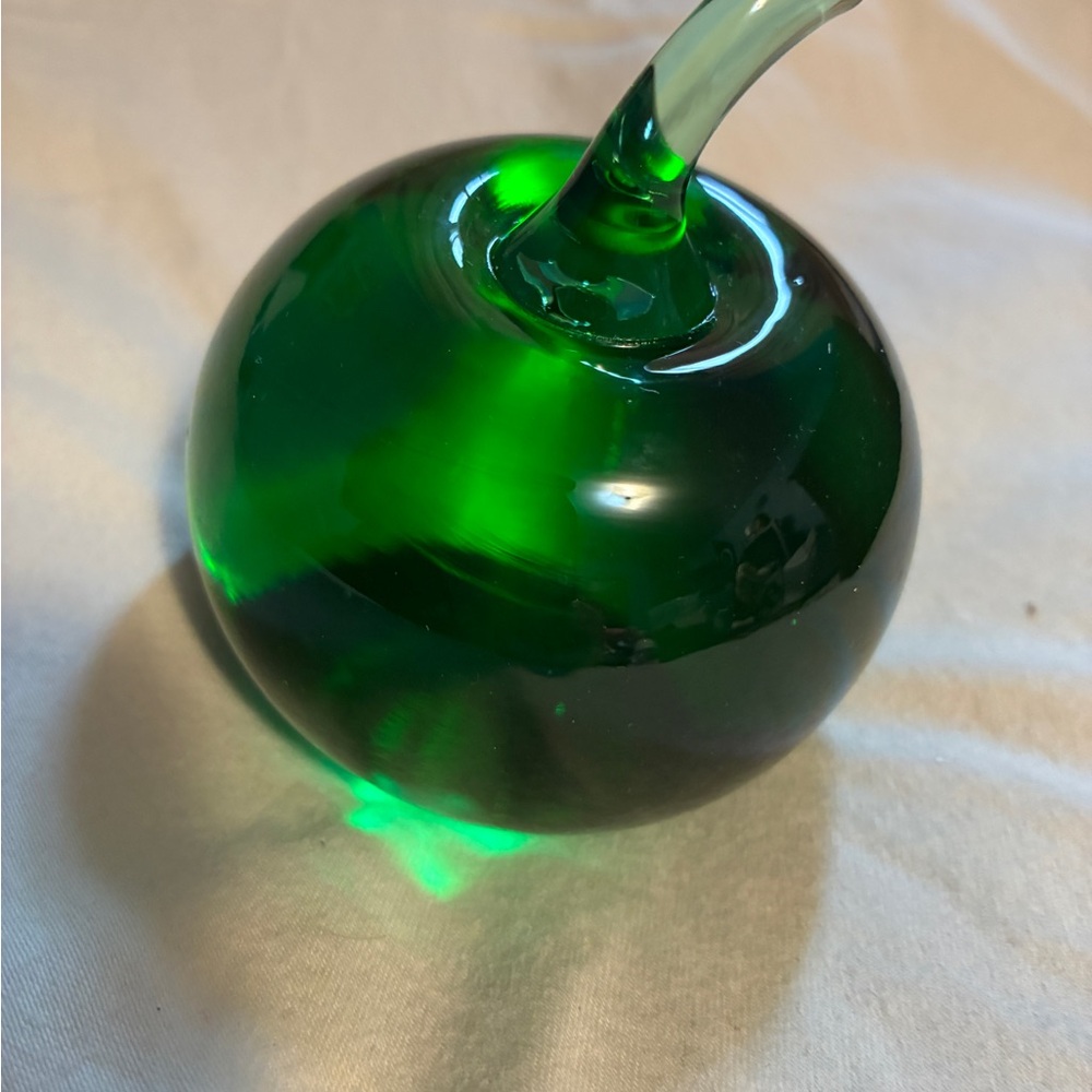 Murano style Green Glass Decorative Apple Paperweight Art blown glass - Picture 3 of 7